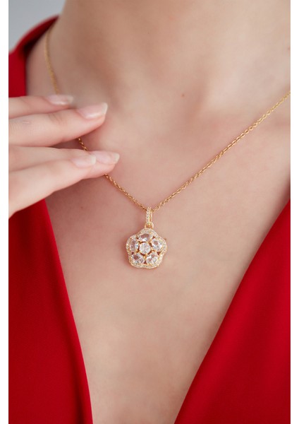 Kadın Estrella Lumina Model Çelik Altın Kaplama Kıvrımlı Dalgalı Kristal Zirkon Taşlı Zincir Kolye
