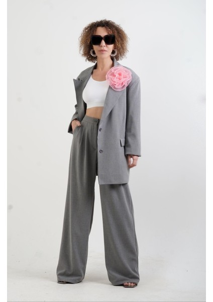 Gri Flora Çiçek Broşlu Oversize Ceket