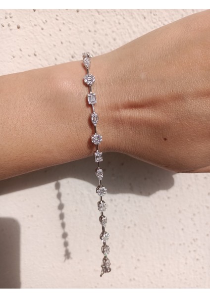 Senin Takın Swarovski Taşlı Kalp Çiçek Şekilli 925 Ayar Gümüş Bileklik