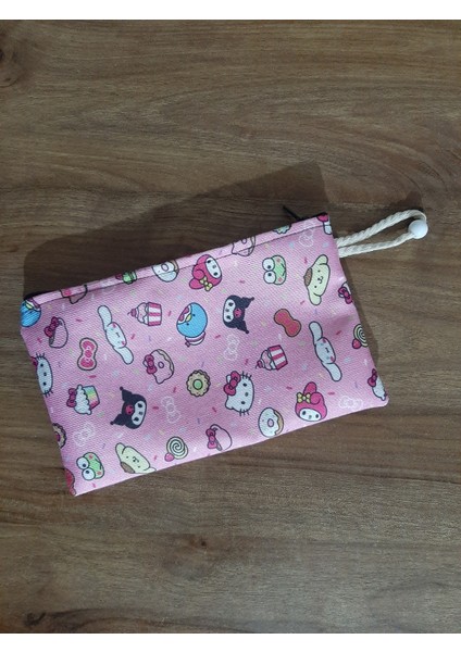 Hello Kity ve Arkadaşları Pembe Desenli Tasarım Bez Kalemlik-Cüzdan