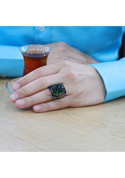Yeşil Zirkon Taşlı Kenarları Mühr-I Süleyman Işlemeli 925 Ayar Gümüş Erkek Yüzük modelleri