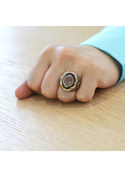 Siyah Kehribar Üzeri Anadolu Motifli Yanları Gravür Işlemeli 925 Ayar Gümüş Erkek Yüzük modelleri