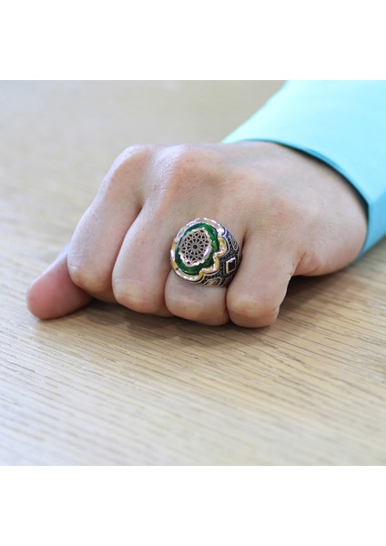 Yeşil Kehribar Üzeri Anadolu Motifli Yanları Gravür Işlemeli 925 Ayar Gümüş Erkek Yüzük modelleri