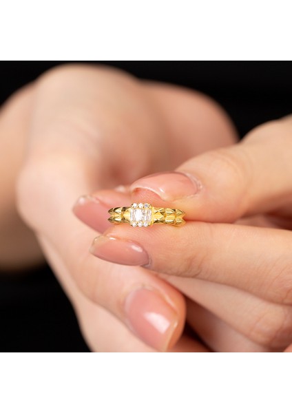Beyaz Zirkon Taşlı Çark Tasarım Gold Renk Free Size 925 Ayar Gümüş Kadın Yüzük fiyatları