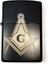 Mason Masonic G Gönye Pergel Benzinli Siyah Çakmak Silinmez Kazıma Resimli 1