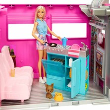 Barbie'nin Rüya Karavanı, 76 Cm Yüksekliğinde Ve Dönen Tekerlekli, 7 Oyun Alanı, Havuz, Kaydırak Ve 60'Tan Fazla Kamp Aksesuarı, 3 Yaş Ve Üzeri Hcd46