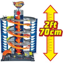 Hot Wheels Mega Garaj Oyun Seti, 1 Hot Wheels 1:64 Ölçekli Araç Dahil, Sarmal Asansör ve 60'tan Fazla Araba Saklama Alanı, Diğer Setlerle Birleştirilebilir GTT95