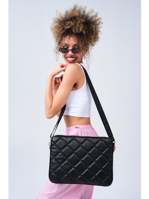 Kapitone Laptop Kılıfı 15 & 16 Inç Siyah