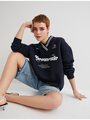 Koton V Yaka Oversize Sweatshirt Kolej Temalı Baskılı