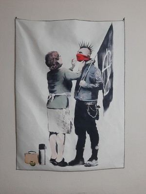 Owl Bag Punkçı Çocuk Ve Anne Sevgisi Desenli Tasarım Duvar Halısı