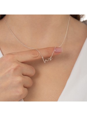 Hom Silver Jewelry 925 Ayar Gümüş Kişiye Özel Harfli Minimal Kalp Tasarımlı Kadın Kolye