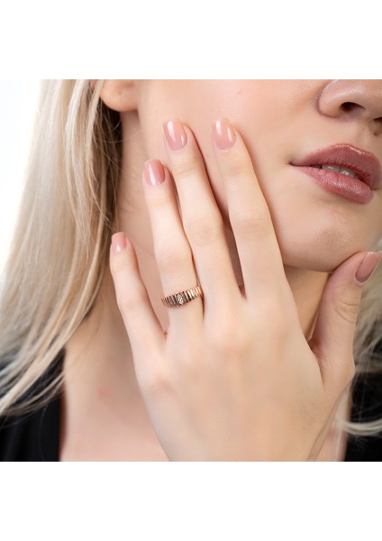 Beyaz Zirkon Taşlı Merdiven Tasarım Rose Renk Free Size 925 Ayar Gümüş Kadın Yüzük
