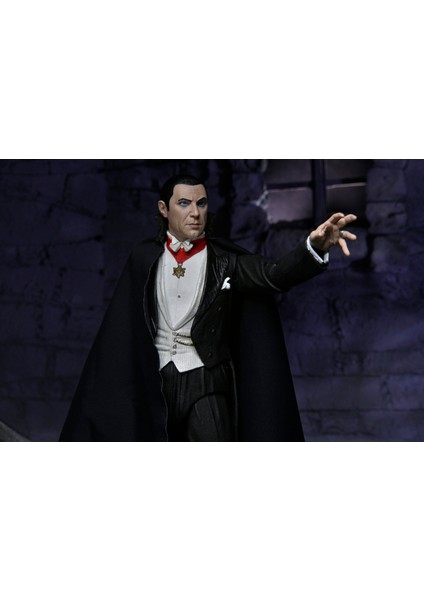 Universal Monsters - Ultimate Dracula (Transylvania) Aksiyon Figürü