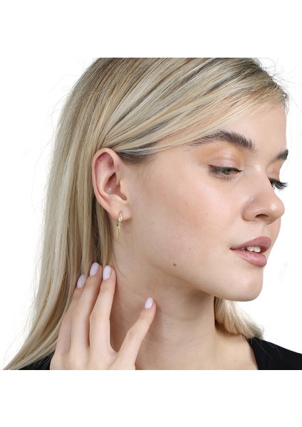 Zirkon Taş Süslemeli Sallantılı Zincir Detaylı Gold Renk 925 Ayar Gümüş Kadın Küpe modelleri