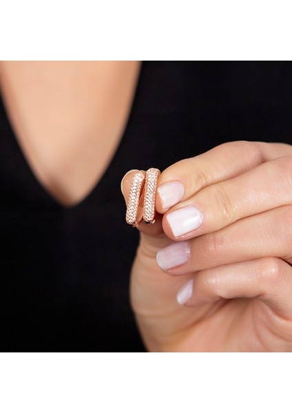 Starlight Diamond Zirkon Taşlı V Tasarım Rose Renk 925 Ayar Gümüş Küpe modelleri