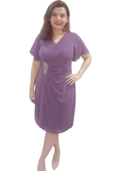 Lila Büyük Beden Kısa Kollu Broş Detaylı Şifon Abiye Elbise