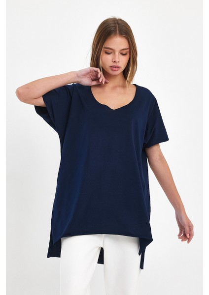 Kadın V Yaka Yırtmaçlı Oversize Basic Tişört
