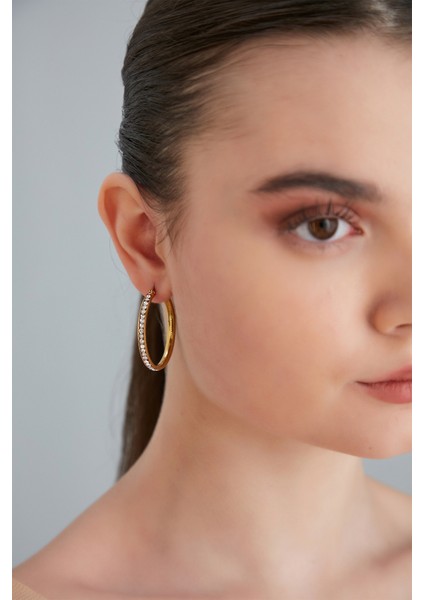 Kadın Bellissimo Model Çelik Altın Kaplama Orta Boy Kalın Halka Ortası Kristal Zirkon Taşlı Küpe fiyatları