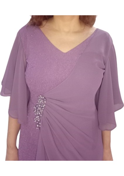 Lila Büyük Beden Kısa Kollu Şifon Broş Detaylı Boydan Abiye Elbise modelleri