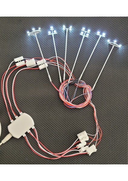 2 Adet 4 Stil Ho Ölçekli Model Aydınlatma Kulesi 12V Kule Işıkları Modeli Işık Düzeni Elektrik Direği Traingardenplaygroundstadium Tepegöz Lambası (Yurt Dışından)