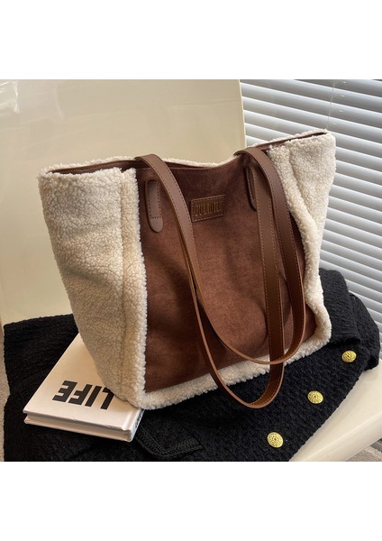 Retro Sezon Kuzu Yünü Peluş Çanta Kadın 2024 Sonbahar ve Kış Yeni Buzlu Omuz Çantası Işe Gidip Gelme Büyük Kapasiteli Tote Çanta (Yurt Dışından)