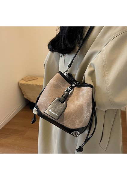 Teyze ve Kış Popüler Küçük Çanta 2024 Yeni Moda Tekstur Çanta Çanta Gelişmiş Retro Çanta Çanta Çanta Çanta Kadınlar Çantası (Yurt Dışından) fiyatları