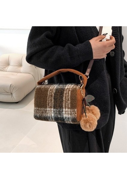 Niş Tüvit Küçük Çanta Kadın 2024 Sonbahar ve Kış Yeni Banliyö Omuz Crossbody Çanta Yastık Çanta El Taşıma Küçük Çanta Kadın (Yurt Dışından) modelleri