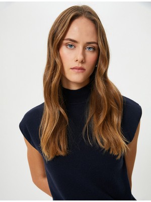 Koton Balıkçı Yaka Triko Üst Kolsuz