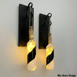 Mes Reves Design LED Işıklı Ahşap Siyah Renkli Vitray Cam Salon Bar Bahçe Dekoru Şarap Şişesi Duvar Aplik 2'li Set