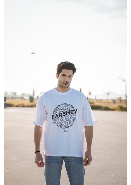 Dünya Desenli Beyaz Oversize T-Shirt modelleri