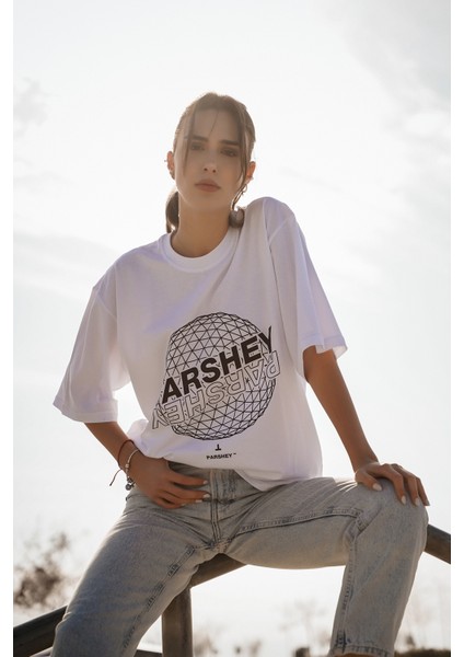 Dünya Desenli Beyaz Oversize T-Shirt indirimleri