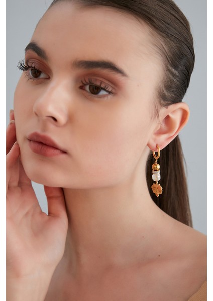 Kadın Serenità Nosa Model Çelik Altın Kaplama Yaprak Figür Sallantı Kristal Zirkon Taşlı Kombin Küpe modelleri
