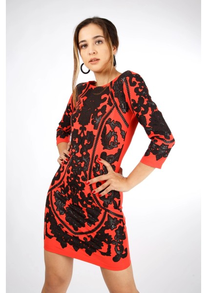 Kadın Beyaz Siyah Desenli Kısa Elbise fiyatları