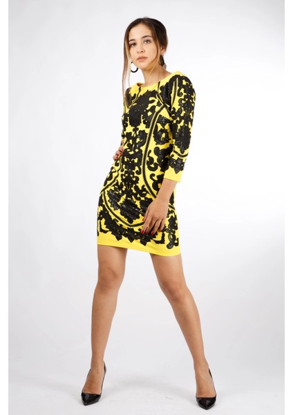 Kadın Beyaz Siyah Desenli Kısa Elbise indirimleri