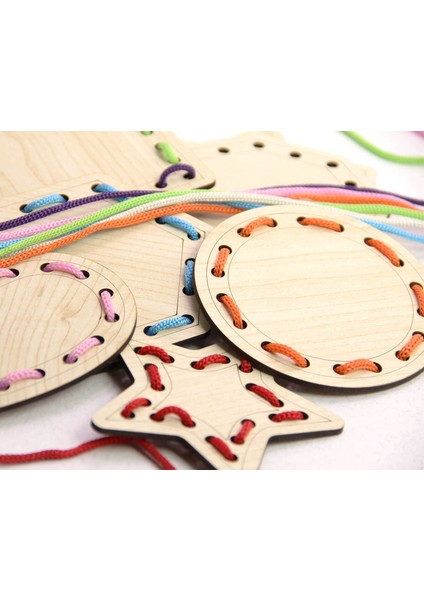 Ahşap Şekiller Ip Geçirme Kutulu Oyun, Montessori Ahşap El Kası Geliştirme Eğitici Oyun fiyatları