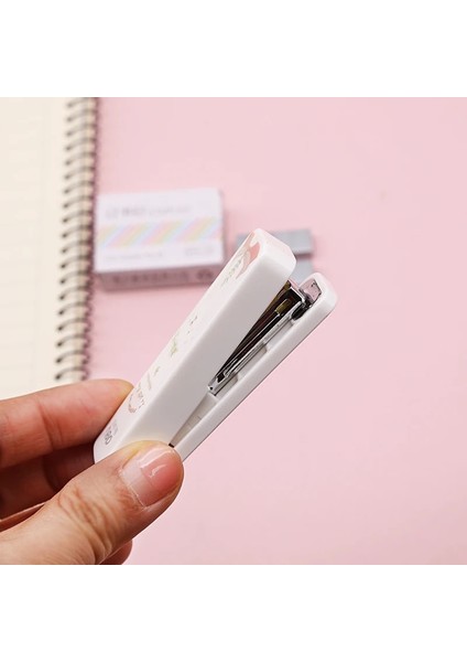 1 Numaralı Stil 1 Takım (1 Adet Zımba + Taples) Manuel Mini Zımba 2 Renk Kawaii Zımba Okul Kırtasiye Ofis Malzemeleri (Ss) (Yurt Dışından) indirimleri