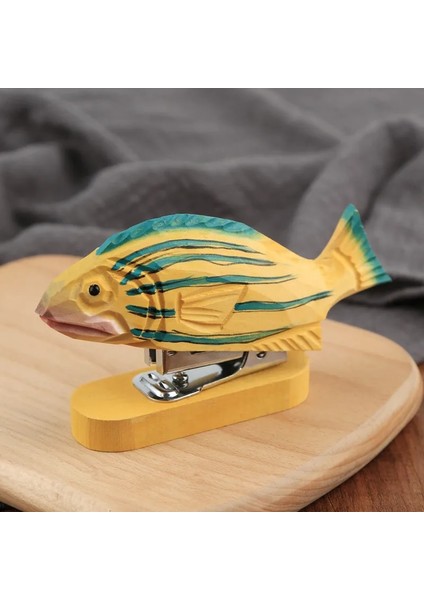 Sarı Stil El Yapımı Hayvan Şekli Mini Zımba Ofis Yaratıcı Ahşap Kırtasiye Günlük Zımba Beyaz Kaz Balık Sincap Köpek Kedi Desen (Yurt Dışından) fırsatları