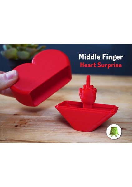 Orta Parmak Sürprizli Kalp Kutu Süsü