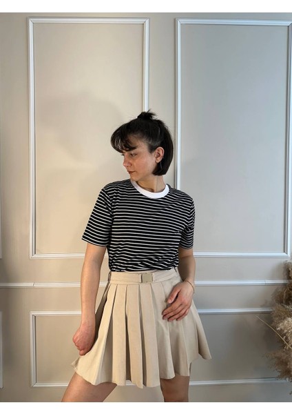 Siyah Beyaz Ince Çizgili Bisiklet Yaka T-Shirt fiyatları