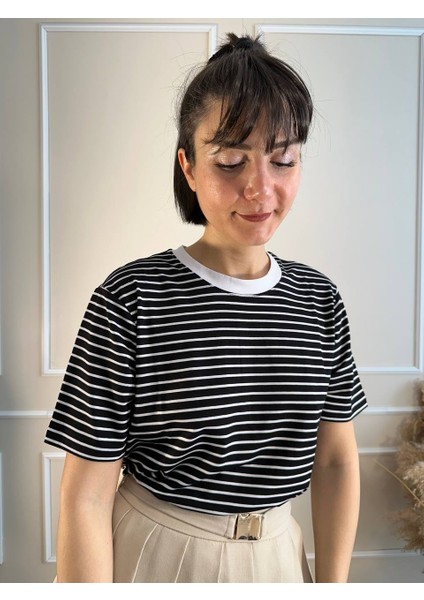 Siyah Beyaz Ince Çizgili Bisiklet Yaka T-Shirt modelleri