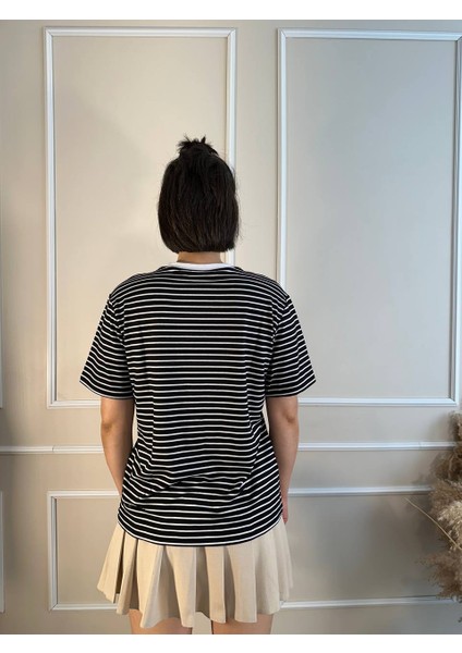 Siyah Beyaz Ince Çizgili Bisiklet Yaka T-Shirt indirimleri