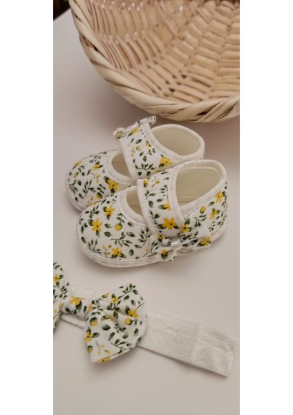 Bilge Trend Beyaz Çiçekli Bebek Patik ve Bandana Seti , Çiçek Desenli Ayakkabı Bandana Set