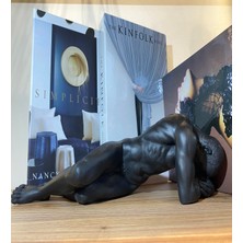 Klc Yatan Adam Heykel