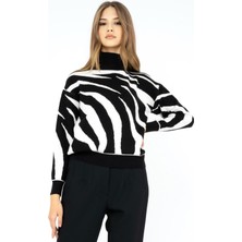 On Fashion 23374-23K Dik Yaka Omuzu Açık Zebra Kazak