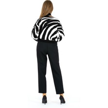 On Fashion 23374-23K Dik Yaka Omuzu Açık Zebra Kazak