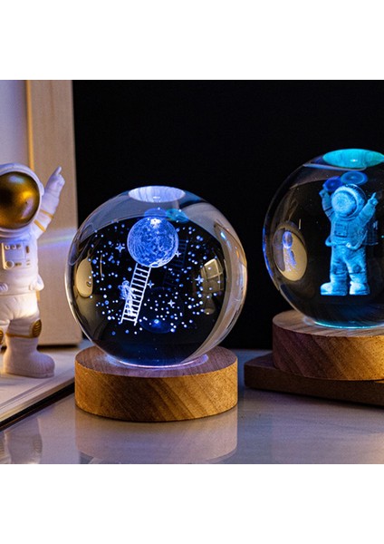 Işıklı Ahşap Kaideli Aya Çıkan Astronot Cam Küre 8cm*6cm