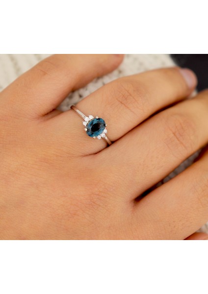 925 Ayar Gümüş Değerli Taşlar Koleksiyonu 1,72 Karat London Blue Topaz Taşlı Gümüş Yüzük