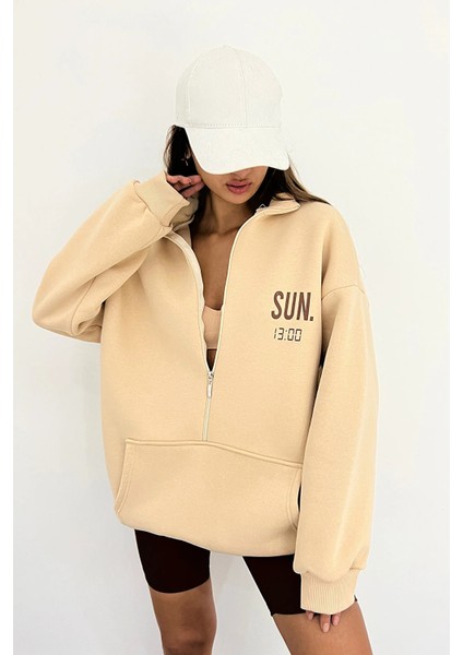 Sun Victoria Dik Yaka Fermualı Oversize 3 Iplik Içi Şardonlu Baskılı Sweatshirt