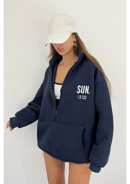 Sun Victoria Dik Yaka Fermualı Oversize 3 Iplik Içi Şardonlu Baskılı Sweatshirt