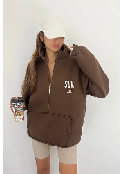 Sun Victoria Dik Yaka Fermualı Oversize 3 Iplik Içi Şardonlu Baskılı Sweatshirt